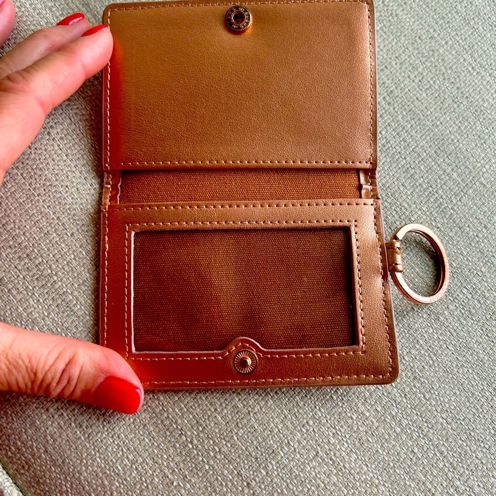 O-Venture credit card and drivers license holder. Minor scuff marks.
